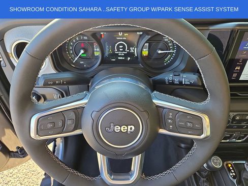 Used 2025 Jeep Wrangler Unlimited Sahara w/ Safety Group AWD/4WD image 18
