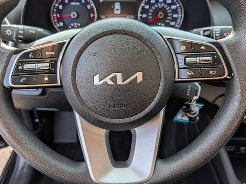 Used 2022 Kia Forte LXS FWD image 18