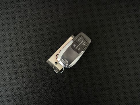 Used 2019 Ferrari Portofino RWD image 21