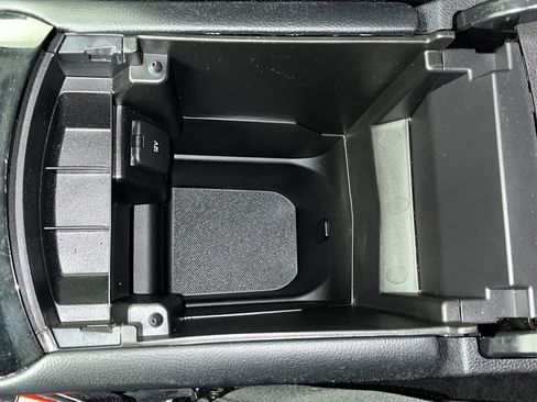 Used 2018 Ford Edge SEL image 23