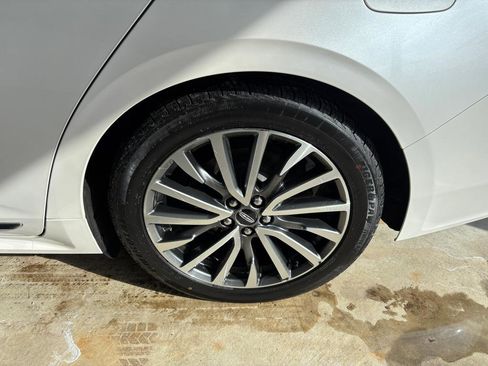 Used 2017 Lincoln Continental Select w/ Technology Package image 27