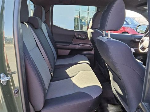 Used 2021 Toyota Tacoma TRD Off-Road image 15