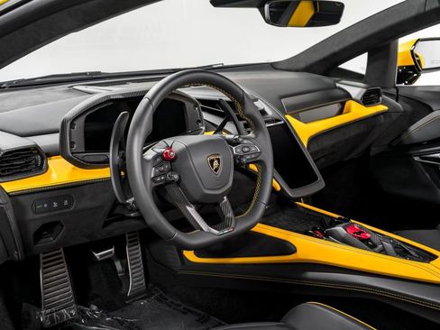 Used 2024 Lamborghini Revuelto image 11