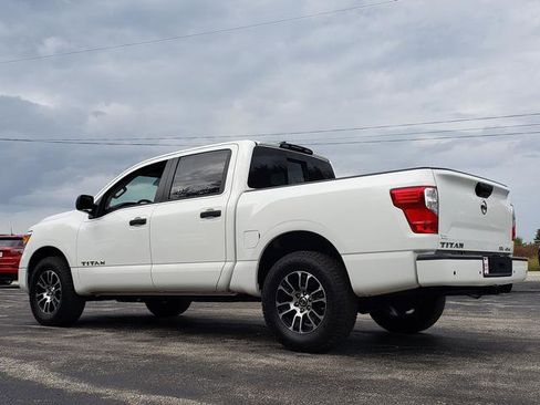 Used 2022 Nissan Titan SV image 5