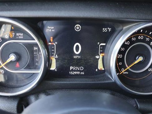 Used 2018 Jeep Wrangler Unlimited Sahara AWD/4WD image 13