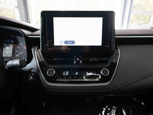 Used 2024 Toyota Corolla SE w/ SE Premium Package FWD image 17