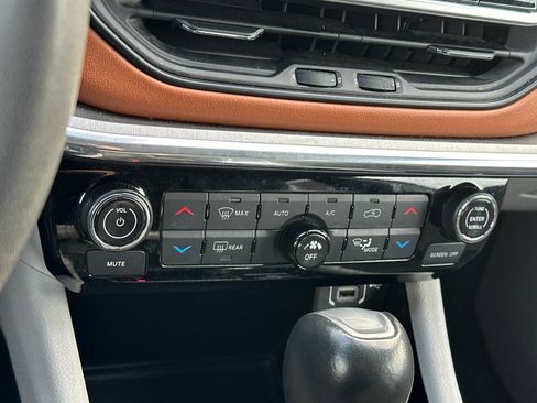 Used 2023 Jeep Compass Limited image 20