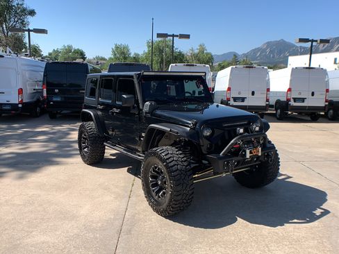Used 2015 Jeep Wrangler Unlimited Sahara w/ Connectivity Group AWD/4WD image 7