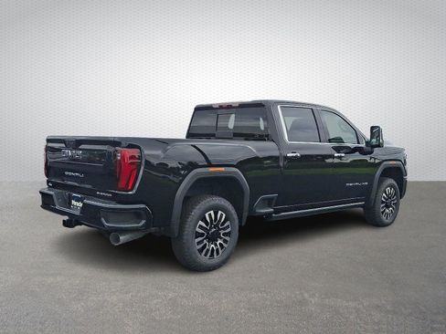 New 2025 GMC Sierra 2500 Denali Ultimate image 3