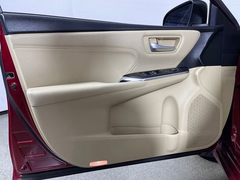 Used 2017 Toyota Camry XLE image 17