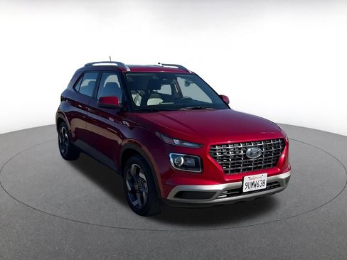Used 2025 Hyundai Venue SEL image 3