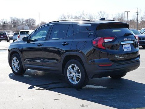 Used 2022 GMC Terrain SLE w/ Driver Convenience Package image 3