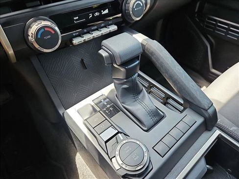 Used 2025 Toyota Tacoma SR5 AWD/4WD image 12