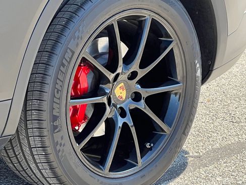 Certified 2023 Porsche Cayenne AWD/4WD image 12