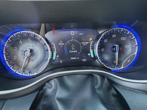 Used 2024 Chrysler Pacifica Touring-L FWD image 40