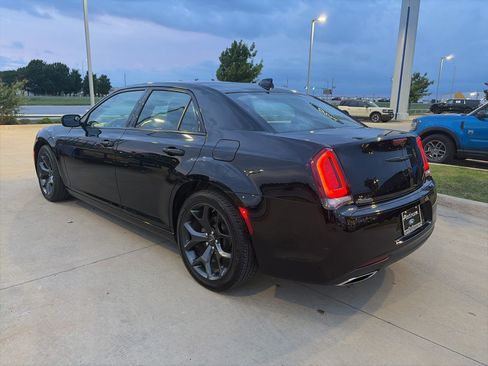 Used 2023 Chrysler 300 Touring w/ Sport Appearance Package RWD image 3