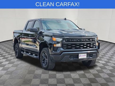 Used 2025 Chevrolet Silverado 1500 Custom Trail Boss w/ Midnight Edition AWD/4WD image 2