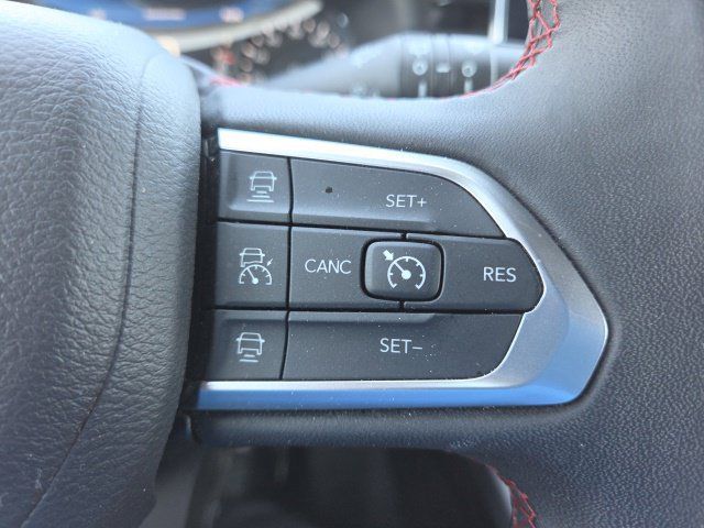Used 2025 Jeep Compass Trailhawk AWD/4WD image 35
