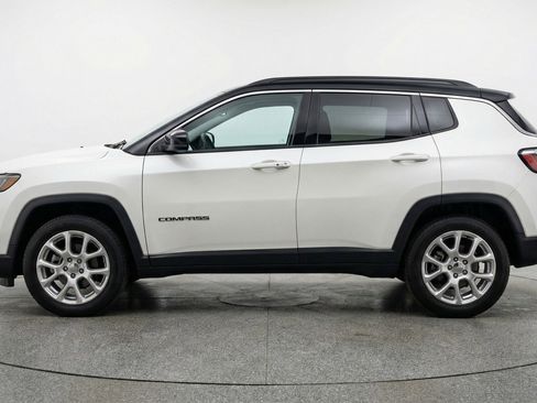 Used 2025 Jeep Compass Limited AWD/4WD image 5