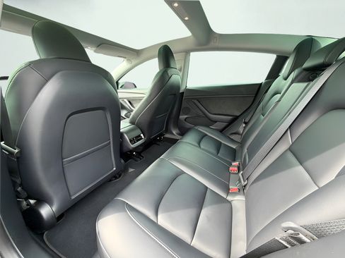 Used 2023 Tesla Model 3 Standard Range RWD image 17