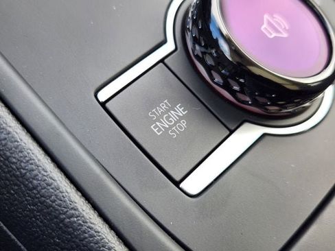 New 2026 Volkswagen Tiguan SE image 19