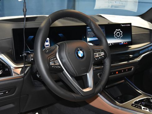 New 2026 BMW X5 xDrive50e w/ Executive Package image 2