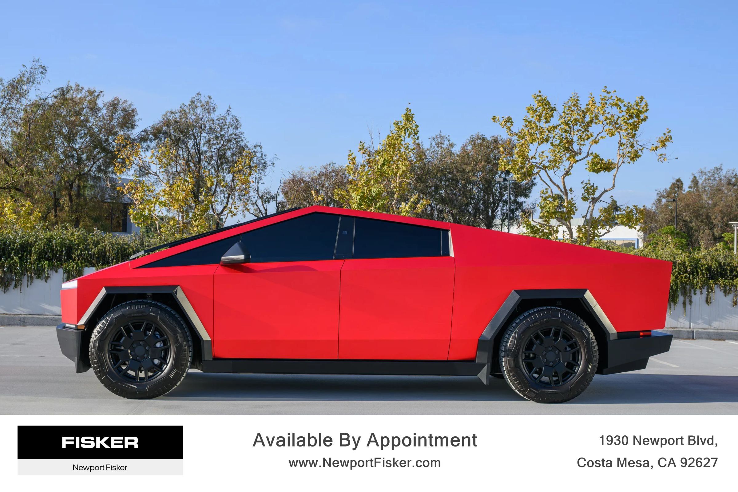 Used 2024 Tesla Cybertruck AWD Crew Cab image 4