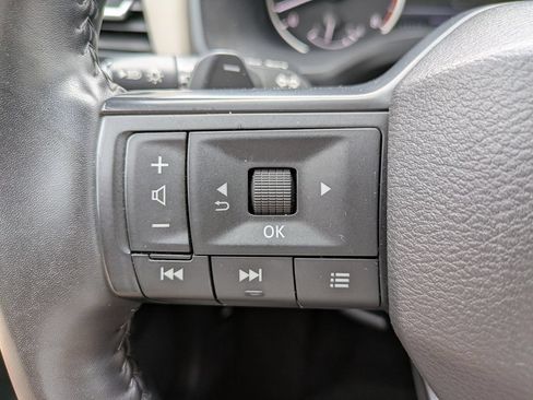 Certified 2025 Nissan Rogue SV FWD image 24