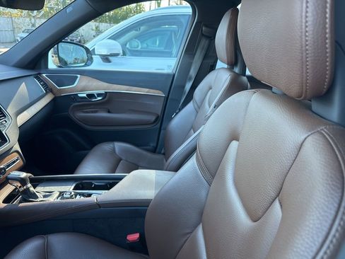 Used 2021 Volvo XC90 T6 Momentum w/ Advanced Package image 4