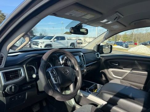 Used 2017 Nissan Titan SV image 12