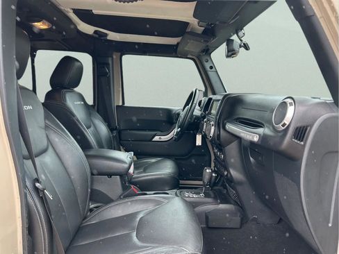 Certified 2016 Jeep Wrangler Unlimited Rubicon w/ Dual Top Group image 13