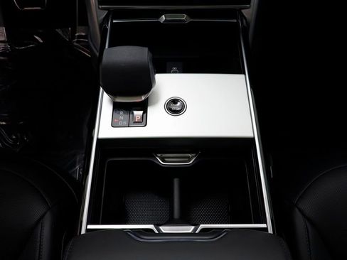 New 2025 Land Rover Range Rover Long Wheelbase SE AWD/4WD image 14
