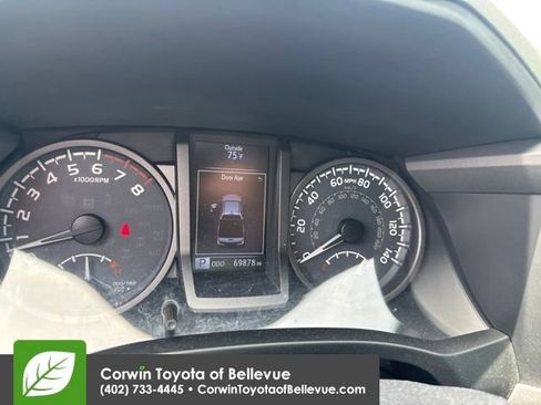 Used 2017 Toyota Tacoma TRD Off-Road w/ Tow Package (A/T) AWD/4WD image 26