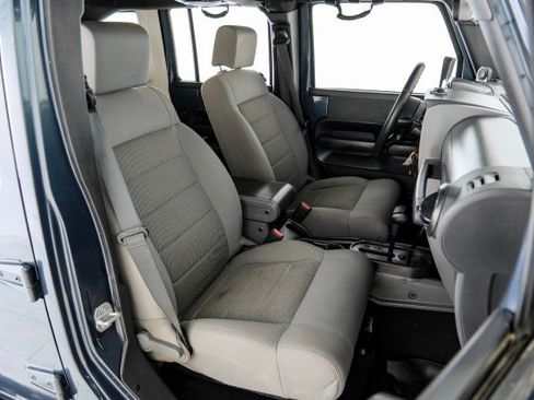 Used 2008 Jeep Wrangler Unlimited Rubicon w/ Dual Top Group AWD/4WD image 28