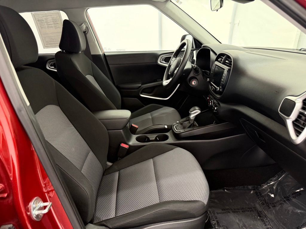 Used 2023 Kia Soul LX w/ LX Technology Package FWD image 19