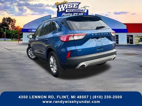 Used 2022 Ford Escape SE w/ Cold Weather Package FWD image 4