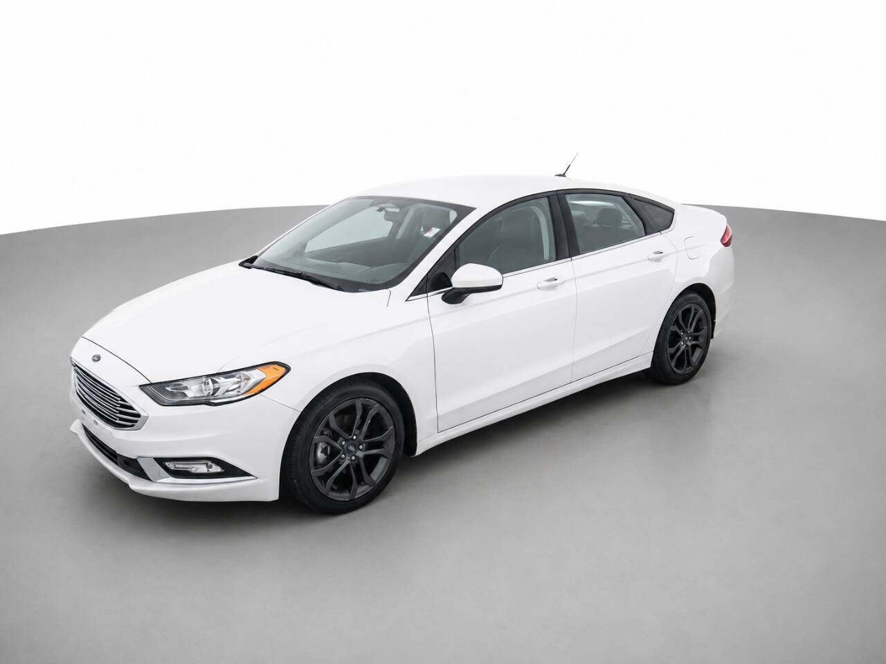 Used 2018 Ford Fusion SE w/ Equipment Group 201A FWD image 9