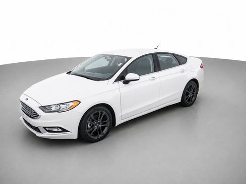Used 2018 Ford Fusion SE w/ Equipment Group 201A FWD image 9