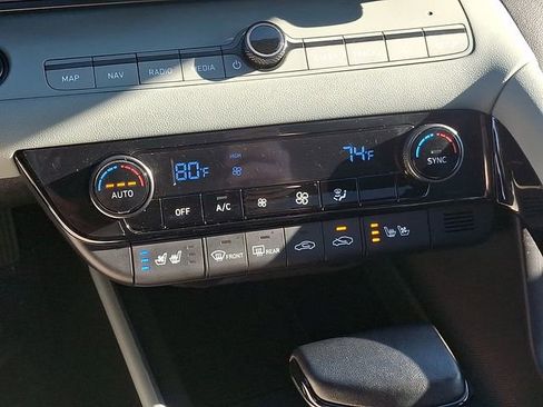 Used 2024 Hyundai Elantra Limited image 18