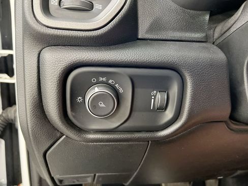 Used 2024 RAM 3500 Tradesman w/ Chrome Appearance Group AWD/4WD image 17
