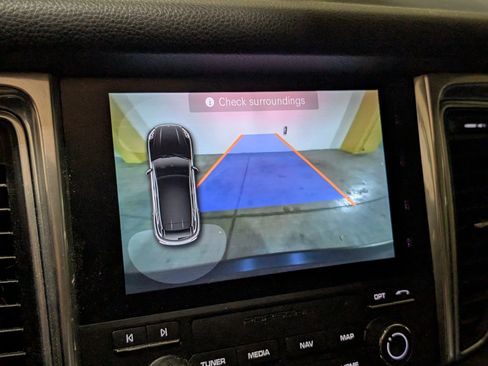 Used 2017 Porsche Macan image 37