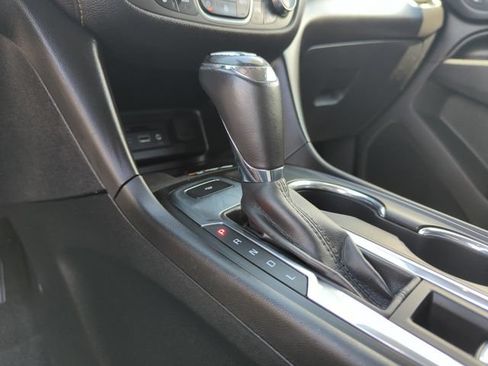 Used 2019 Chevrolet Equinox Premier FWD image 41