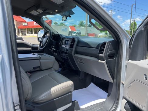 Used 2017 Ford F550 4x4 Regular Cab Super Duty image 31