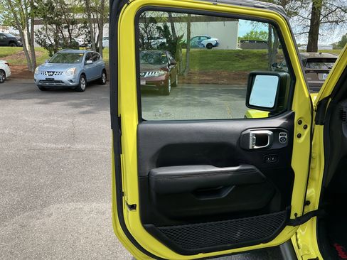 Used 2022 Jeep Wrangler Unlimited Rubicon image 14