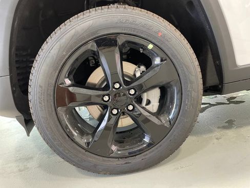 New 2025 Jeep Grand Cherokee Limited w/ Black Appearance Package AWD/4WD image 14