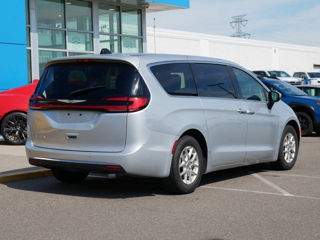 Used 2023 Chrysler Pacifica Touring-L FWD image 25