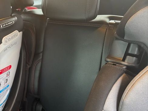 Used 2019 Ford Explorer XLT w/ Equipment Group 202A image 6