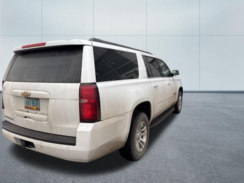 Used 2017 Chevrolet Suburban LT image 6
