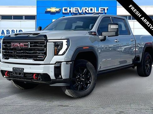 Used 2025 GMC Sierra 2500 AT4 w/ AT4 Premium Plus Package image 3