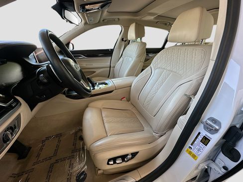 Used 2020 BMW 740i w/ Luxury Rear Seating Package RWD image 22